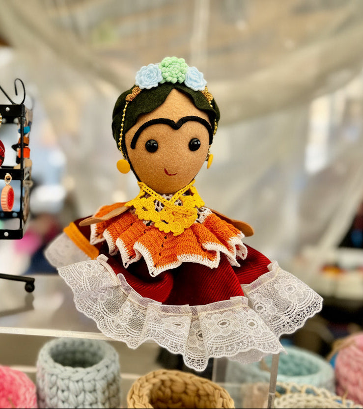 Boneca Frida decorativa 25cm